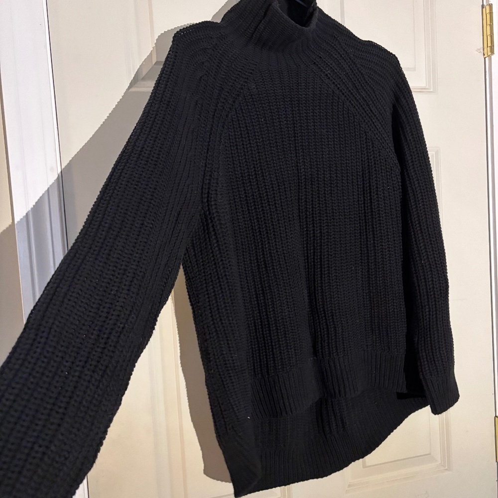 Med Black Gap Turtleneck